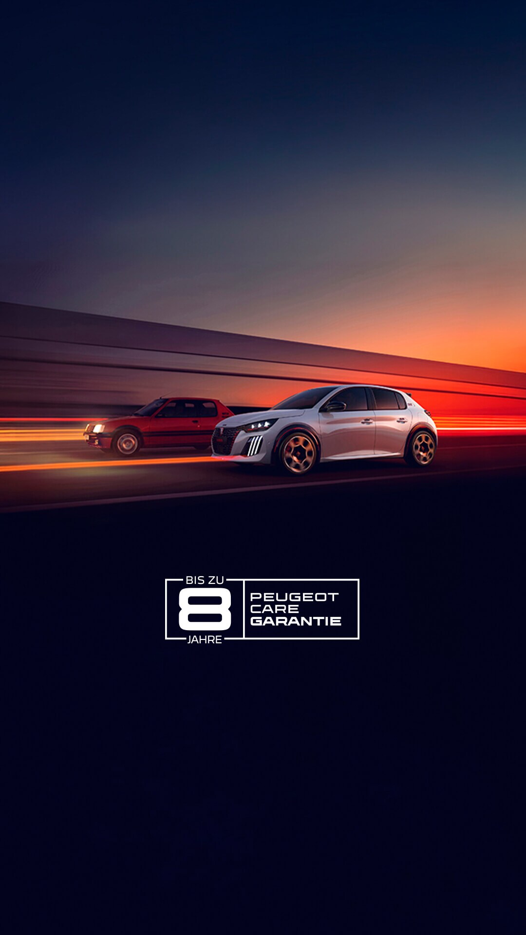 PEUGEOT 205 GTi und PEUGEOT E‑208 GTi fahren Seite an Seite