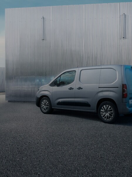 PEUGEOT E-Partner und PEUGEOT CARE Logo