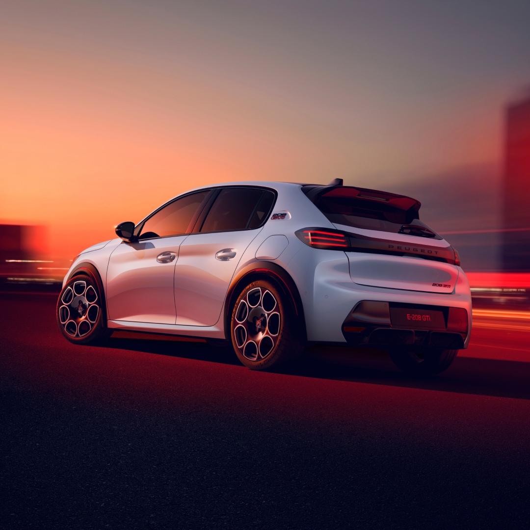 Neuer PEUGEOT E‑208 GTi Heckansicht