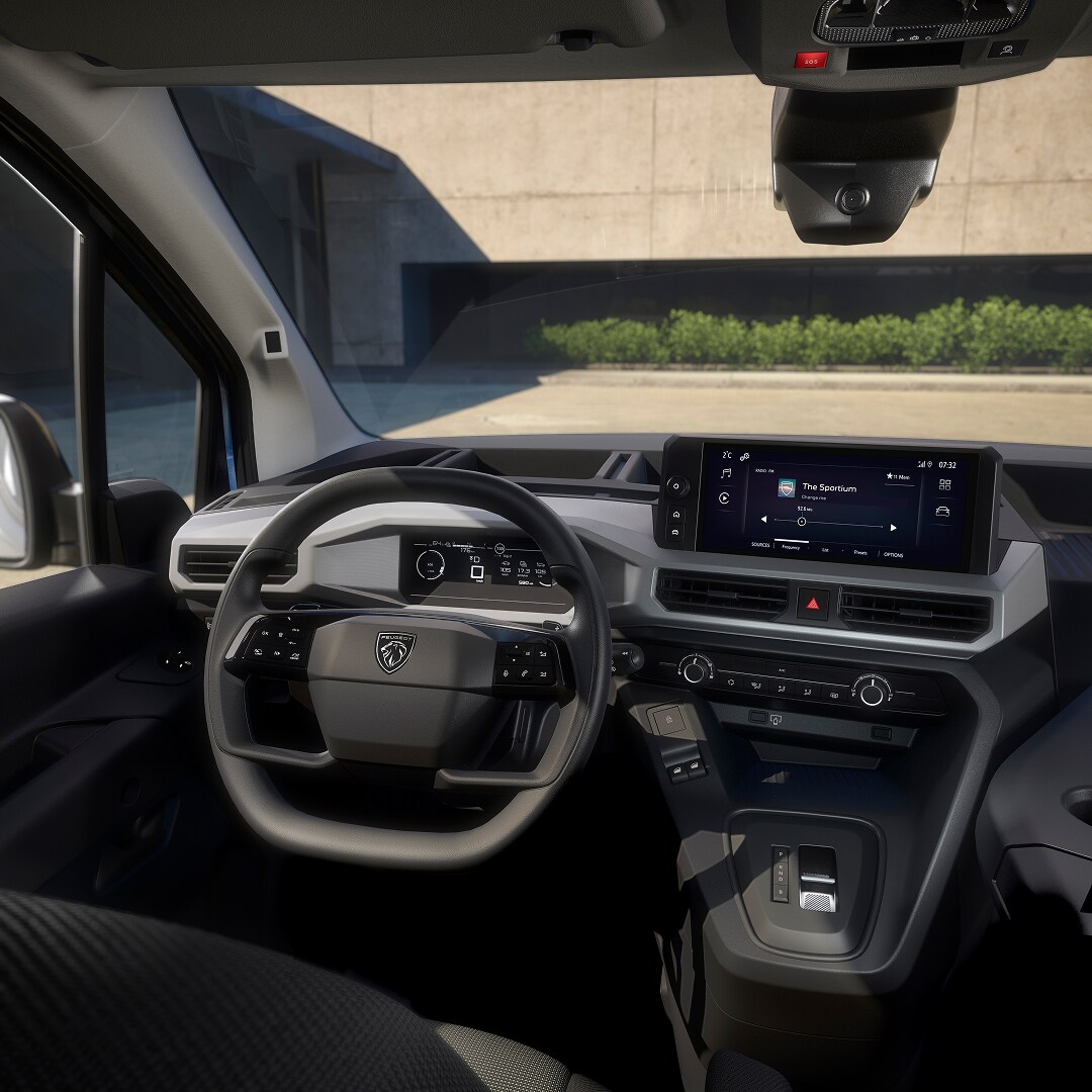 Neuer PEUGEOT Partner Active Fahrerarbeitsplatz