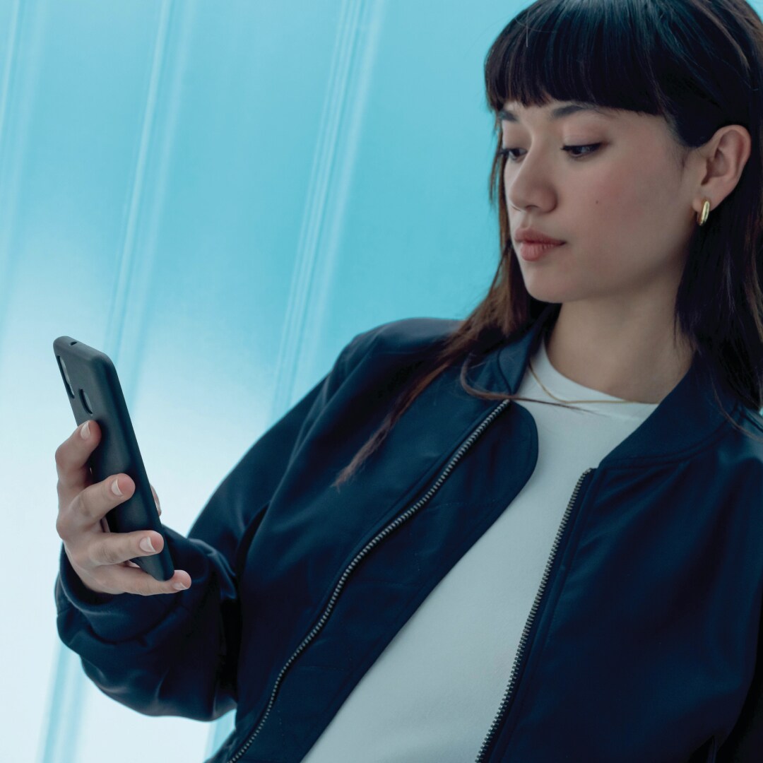 Frau mit Smartphone